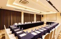 PHU THANG GRAND HOTEL Hotels in Đức Hòa Hạ