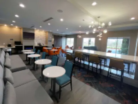 La Quinta Inn & Suites by Wyndham Sulphur (Lake Charles) Hotels in Sulphur