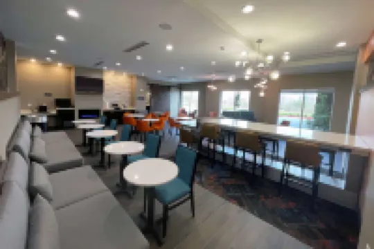 La Quinta Inn & Suites by Wyndham Sulphur (Lake Charles)