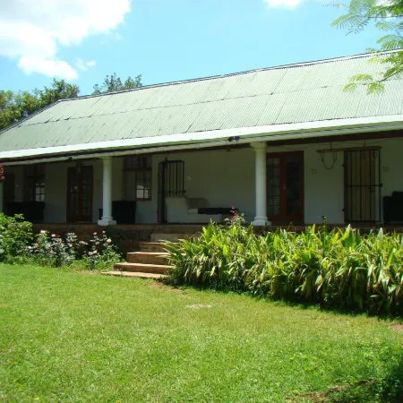 Tsanana Log Cabins and Mullberry Lane Suites