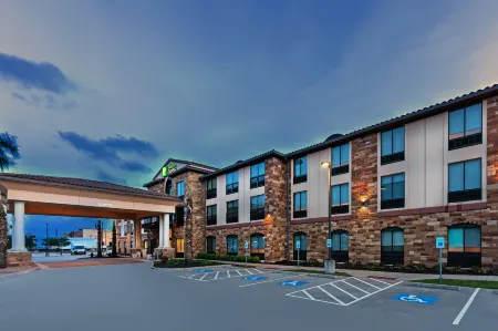 Holiday Inn Express & Suites Austin NW - Lakeway Отели рядом с достопримечательностью «High 5»