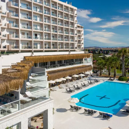 Design Plus Seya Beach Hotel