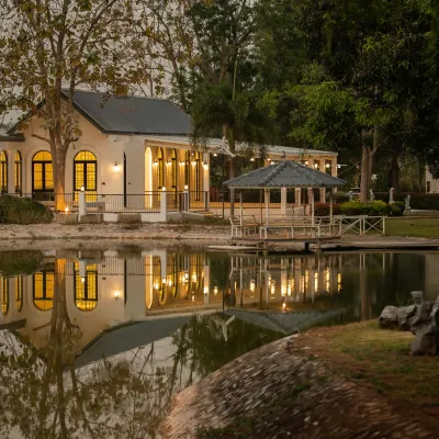 Diamond Hill Resort Hotels near WILD CALLING Farm Park