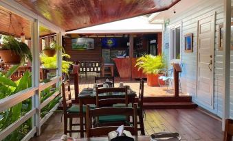 Roatan Yacht Club