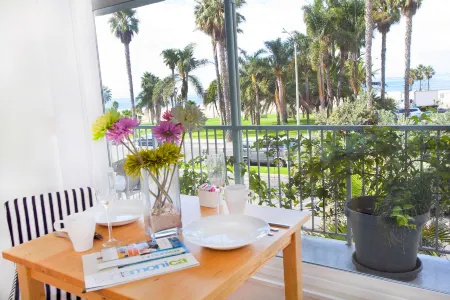 Bayside Hotel Отели рядом с достопримечательностью «Museum of Flying»