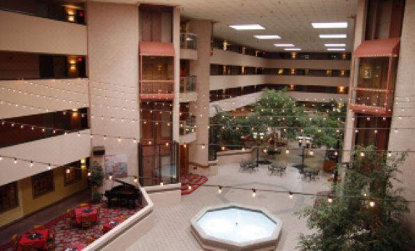 Ramada by Wyndham Viscount Suites Tucson East