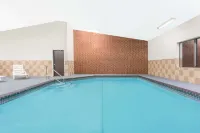 Baymont by Wyndham Dubuque - piscine