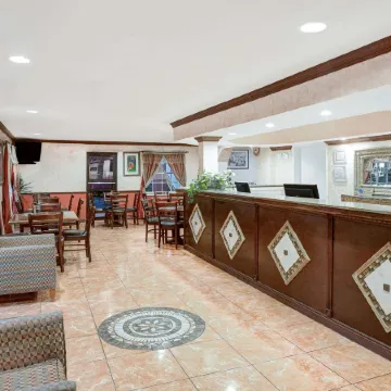 Howard Johnson by Wyndham Ft. Myers FL