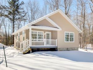 Maine Cottage with Dock and Kayaks, Near Augusta!