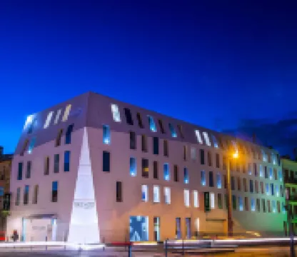 Seeko'o Hotel Bordeaux Hoteles cerca de Puente Jacques-Chaban-Delmas