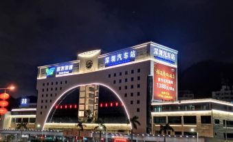 Vienna Hotel (Shenzhen Bijiashan Yinhu subway station)