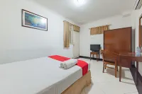 RedDoorz Plus @ Buah Batu Hotel di Bandung Kidul