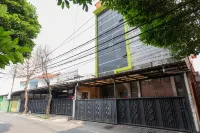 RedDoorz Near Halim Perdanakusuma 3 Hôtels à : Jakarta-Est