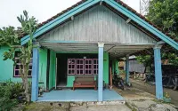 SPOT ON 91910 Arfan House Hotel dekat SIMPANG PUSRI WISATA DANAU RANAU