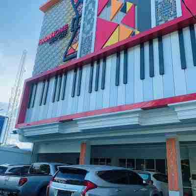 Front One Budget Abepura Hotel Exterior