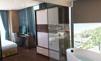 Yarra Ocean Suites Danang