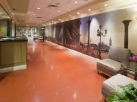Venetian Waterpark at Holiday Inn Hotel Maple Grove/Arbor Lakes Hotels in Maple Grove