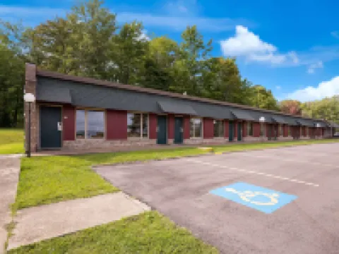 Travelodge by Wyndham Emlenton Hotels in Venango County