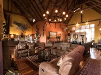 Phumelelo Lodge - parking