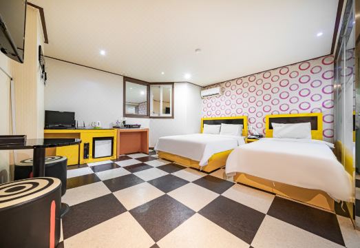 호텔 M 객실 내부