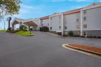 Red Roof Inn & Suites Newnan Hotels in Newnan