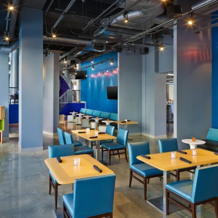 Aloft Oklahoma City Downtown - Bricktown Отели рядом с достопримечательностью «Бриктаун»