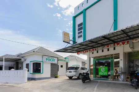 RedDoorz Syariah Near Pelabuhan Ulee Lheue Banda Aceh Отели в г. Baiturrahman