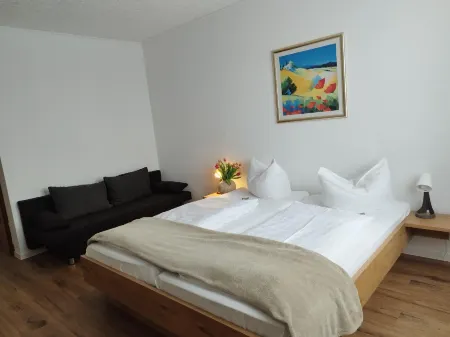 Hotel Sonnenkeller Отели рядом со станцией Neu-Ulm