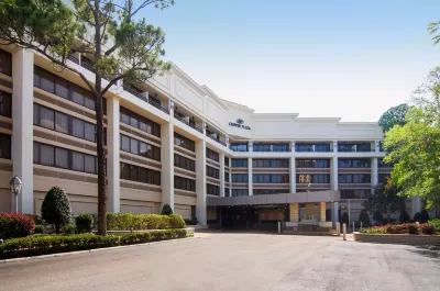 Crowne Plaza EXECUTIVE CENTER BATON ROUGE by IHG Hotels near Independence Park