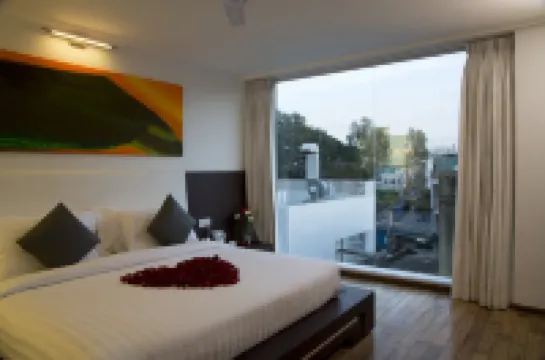 Springs Hotels and Spa Hotels near Lalbagh Botanical Garden