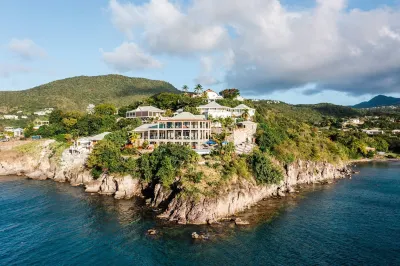 Beautiful 3 Story 8,000 Sq Ft Oceanside Mansion Hôtels à : 