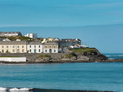 Kilkee Bay Hotels near Loop Head