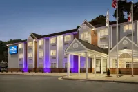 Microtel Inn & Suites by Wyndham Raleigh Hotel berhampiran Knightdale Commons