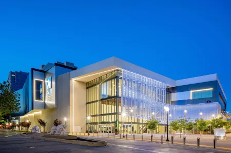 Hyatt Regency Sacramento Отели рядом с достопримечательностью «McClatchy Library»