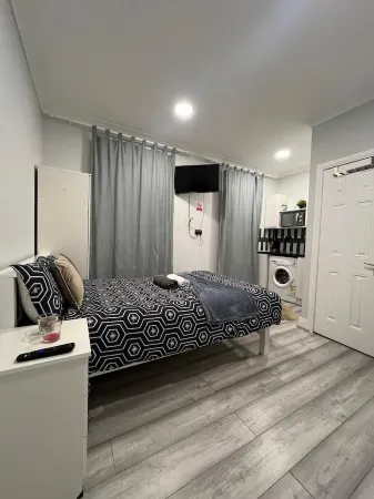 Guest & Rest Hotel Отели рядом с достопримечательностью «Университет Западного Лондона»