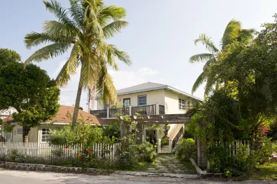 The Sugar Apple Lodging Hôtels à proximité de : Tree of Charlotte