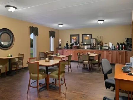 Days Inn by Wyndham International Falls