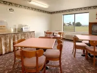 Super 8 by Wyndham Jackson MN