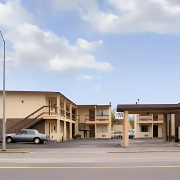 Travelers Inn by OYO Longview Kelso