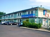 Motel 6 Bismarck, ND