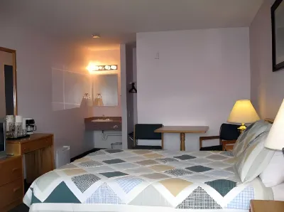 Cactus Tree Inn Hotels in Cawston