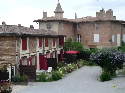 Logis Domaine de Peyrolade Hotels in Aussonne