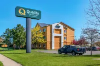 Quality Inn & Suites Hotel in zona Sage Branch Library
