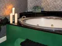 Falls of Lora Hotel - Hot Tub