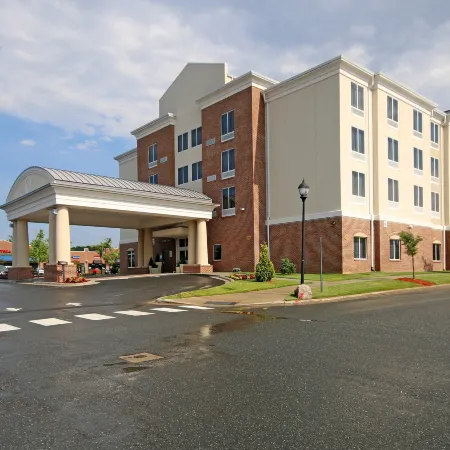 Holiday Inn Express & Suites CHARLOTTE NORTH by IHG Отели в г. Шарлотт