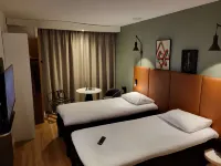 Ibis Bayeux Port-en-Bessin Hotels in Commes
