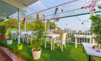 FabHotel Golden Oak Villa