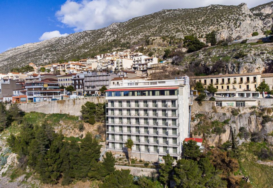 3. V Hotel ..
