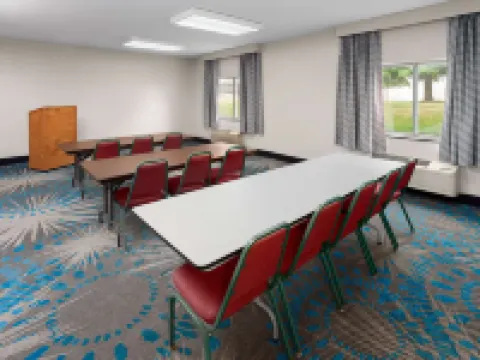 Days Inn & Suites by Wyndham of Morris Hotels in Morris