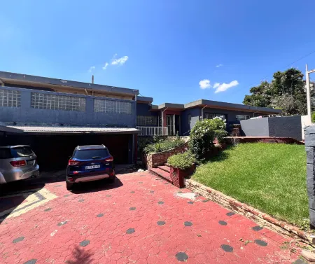 Honeyhills Excellence Resorts A Отели в г. Рудепурт